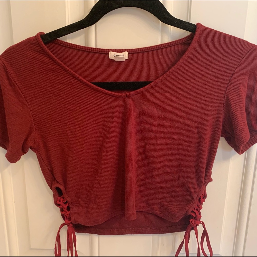 maroon crop top